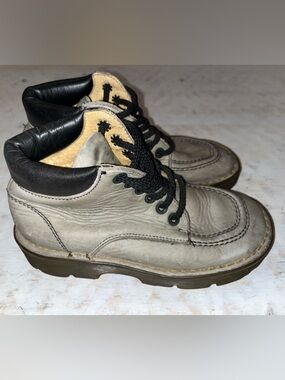 Dr. Martens sage green vintage boot 8435 | size 4